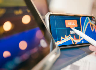Spécialiste de plusieurs marchés étudiant le Bitcoin, l'Ethereum et les choix forex